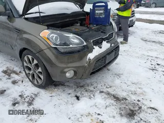 2013 Kia Soul ! with VIN KNDJT2A67D7551081, listed as a IAAI auction lot 41447711 with 181,664 mi miles. Bid and sale history available at carsss.com. Image 6.