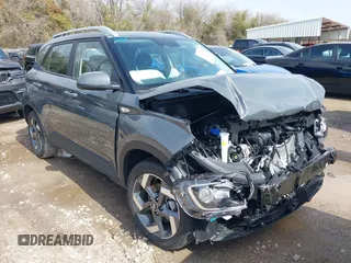 2025 Hyundai Venue SEL z VIN KMHRC8A34SU358988, wystawiony jako IAAI lot #41595502 z przebiegiem 1 487 mil mil oraz . Historia ofert i sprzedaży dostępna na DreamBid. Obrazek 1.