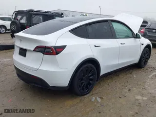 2024 Tesla Model Y with VIN 7SAYGDED4RF101092, listed as a IAAI auction lot 41053542 with 7,108 mi miles. Bid and sale history available at carsss.com. Image 4.