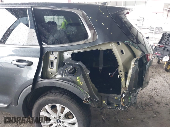 2020 Kia Telluride LX z VIN 5XYP24HC3LG008929, wystawiony jako IAAI lot #42242220 z przebiegiem 82 964 mil mil oraz . Historia ofert i sprzedaży dostępna na DreamBid. Obrazek 6.
