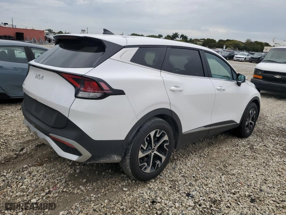 2024 Kia Sportage EX with VIN 5XYK33DF7RG145415, listed as a Copart auction lot 46621105 with 17,297 mi miles and Salvage Title. Bid and sale history available at carsss.com. Image 3.
