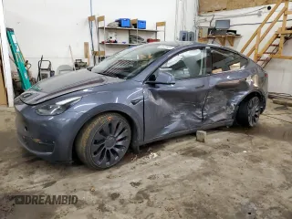 2023 Tesla Model Y Performance z VIN 7SAYGDEF6PF899271, wystawiony jako Copart lot #85820924 z przebiegiem 8 233 mil mil oraz Szkoda całkowita • Salvage title. Historia ofert i sprzedaży dostępna na DreamBid. Obrazek 1.