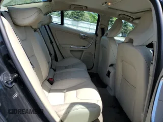 2013 Volvo S60 T5 Premier z VIN YV1612FS5D2186974, wystawiony jako Copart lot #57960215 z przebiegiem 142 598 mil mil oraz Szkody całkowita. Historia ofert i sprzedaży dostępna na DreamBid. Obrazek 10.