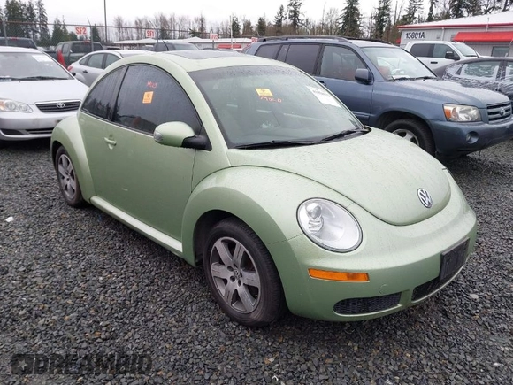 2006 Volkswagen New Beetle Coupe with VIN 3VWRW31C06M402944, listed as a IAAI auction lot 41858922 with 97,518 mi miles. Bid and sale history available at carsss.com. Image 1.