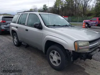 2004 Chevrolet TrailBlazer LS with VIN 1GNDT13S542370499, listed as a IAAI auction lot 41983818 with 1 mi miles. Bid and sale history available at carsss.com. Image 1.