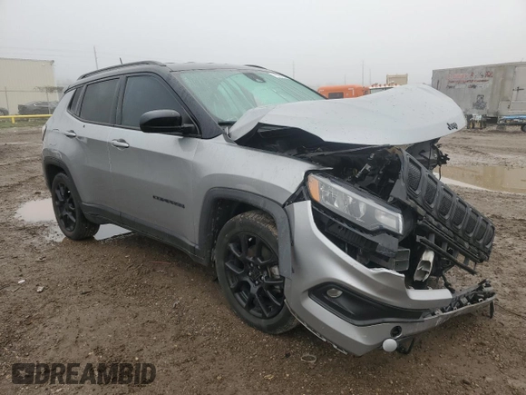 2022 Jeep Compass Latitude with VIN 3C4NJCBB1NT167139, listed as a Copart auction lot 85281964 with 43,990 mi miles and Salvage Title. Bid and sale history available at carsss.com. Image 4.
