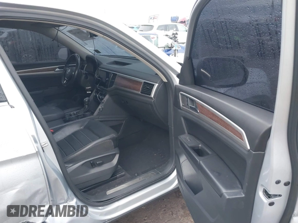 2018 Volkswagen Atlas SEL Premium with VIN 1V2NR2CA8JC575425, listed as a IAAI auction lot 41104744 with 62,774 mi miles and . Bid and sale history available at DreamBid. Image 5.