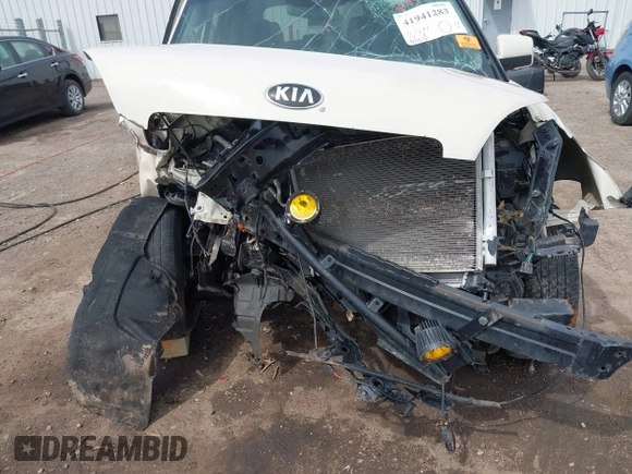 2013 Kia Soul with VIN KNDJT2A56D7488031, listed as a IAAI auction lot 41941283 with 1 mi miles. Bid and sale history available at carsss.com. Image 6.