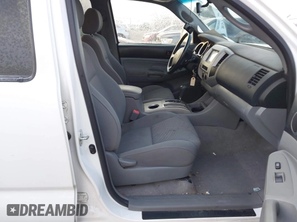 2006 Toyota Tacoma PreRunner z VIN 5TEJU62N06Z284114, wystawiony jako IAAI lot #41285658 z przebiegiem 92 160 mil mil oraz . Historia ofert i sprzedaży dostępna na DreamBid. Obrazek 5.