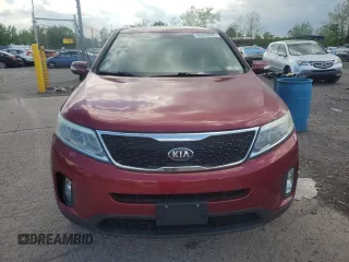 2014 Kia Sorento LX z VIN 5XYKT3A6XEG449692, wystawiony jako Copart lot #55324885 z przebiegiem 103 809 mil mil oraz Szkoda całkowita • Salvage title. Historia ofert i sprzedaży dostępna na DreamBid. Obrazek 5.