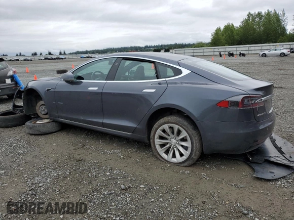 2019 Tesla Model S 75D z VIN 5YJSA1E23KF312145, wystawiony jako Copart lot #57344975 z przebiegiem 33 092 mil mil oraz Szkoda całkowita • Salvage title. Historia ofert i sprzedaży dostępna na DreamBid. Obrazek 2.