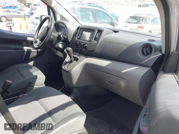2015 Nissan NV200 SV with VIN 3N6CM0KN2FK720750, listed as a IAAI auction lot 42014352 with 206,616 mi miles. Bid and sale history available at carsss.com. Image 5.
