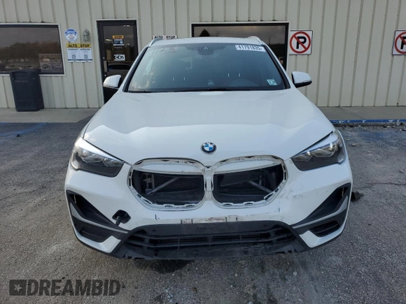 2022 BMW X1 xDrive28i with VIN WBXJG9C04N5U60890, listed as a Copart auction lot 41791835 with 89,302 mi miles and Non repairable. Bid and sale history available at DreamBid. Image 5.