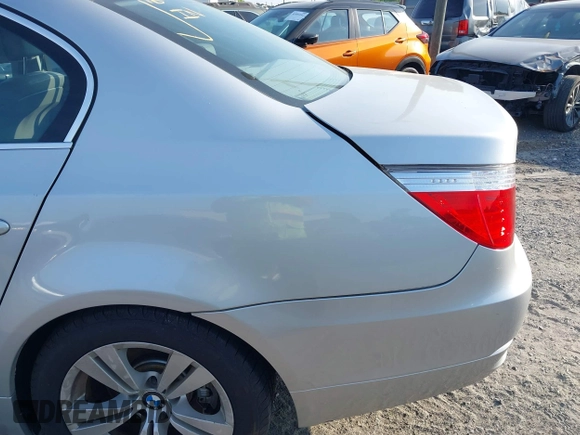 2009 BMW 5 Series 528i with VIN WBANU53569C122711, listed as a IAAI auction lot 42082909 with 157,581 mi miles and . Bid and sale history available at carsss.com. Image 12.