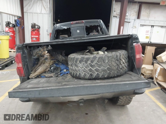 2018 GMC Sierra 1500 SLE z VIN 1GTV2MEC2JZ226046, wystawiony jako IAAI lot #41819120 z przebiegiem Nie podano mil oraz . Historia ofert i sprzedaży dostępna na DreamBid. Obrazek 16.