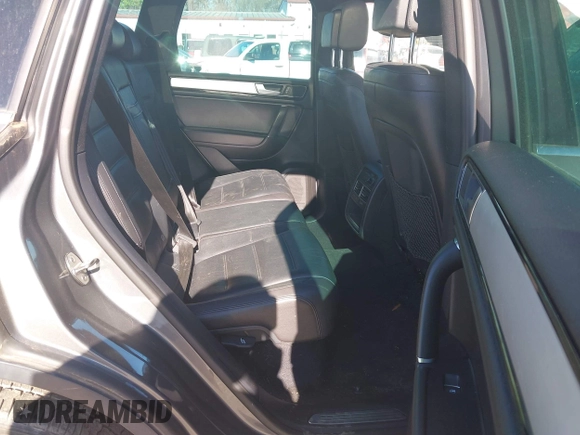2017 Volkswagen Touareg Wolfsburg Edition с VIN WVGRF7BP1HD004308, выставлен на аукционе IAAI как лот 41860019 с пробегом 74 044 миль миль и . История ставок и продаж доступна на DreamBid. Изображение 8.