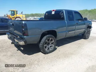 2006 Chevrolet Silverado 1500 LT2 with VIN 1GCEK19B46Z232471, listed as a IAAI auction lot 42039919 with 380,562 mi miles. Bid and sale history available at carsss.com. Image 4.