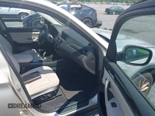 2013 BMW X3 xDrive28i z VIN 5UXWX9C57D0D01258, wystawiony jako IAAI lot #42472720 z przebiegiem 74 966 mil mil oraz . Historia ofert i sprzedaży dostępna na DreamBid. Obrazek 5.