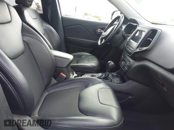 2021 Jeep Cherokee Latitude Plus z VIN 1C4PJMLB9MD140076, wystawiony jako IAAI lot #41998687 z przebiegiem 175 956 mil mil oraz . Historia ofert i sprzedaży dostępna na DreamBid. Obrazek 5.