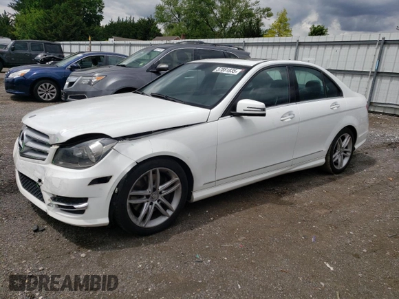2013 Mercedes-Benz C 300 Sport z VIN WDDGF8ABXDR246301, wystawiony jako Copart lot #57881835 z przebiegiem 101 856 mil mil oraz Szkoda całkowita • Salvage title. Historia ofert i sprzedaży dostępna na DreamBid. Obrazek 1.