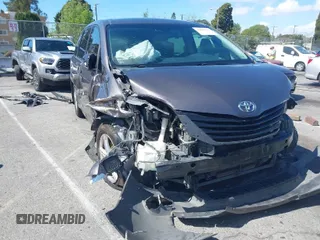 2011 Toyota Sienna with VIN 5TDZK3DC0BS078642, listed as a IAAI auction lot 41802147 with 263,309 mi miles. Bid and sale history available at carsss.com. Image 1.