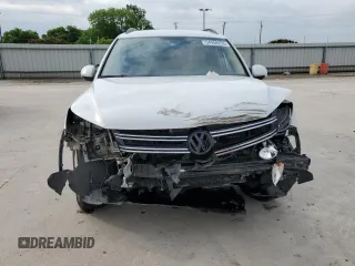 2017 Volkswagen Tiguan S z VIN WVGAV7AX3HK015484, wystawiony jako Copart lot #54958235 z przebiegiem 56 100 mil mil oraz Szkoda całkowita • Salvage title. Historia ofert i sprzedaży dostępna na DreamBid. Obrazek 5.