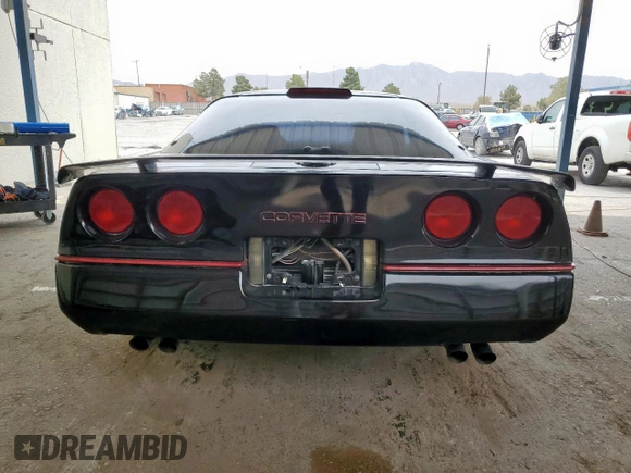 1988 Chevrolet Corvette z VIN 1G1YY2185J5122359, wystawiony jako Copart lot #59104315 z przebiegiem 93 088 mil mil oraz Czysty tytuł • Clean title. Historia ofert i sprzedaży dostępna na DreamBid. Obrazek 6.