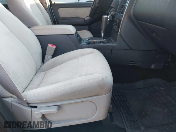 2008 Ford Explorer XLT with VIN 1FMEU63E38UA67079, listed as a IAAI auction lot 41398034 with 239,724 mi miles. Bid and sale history available at carsss.com. Image 5.