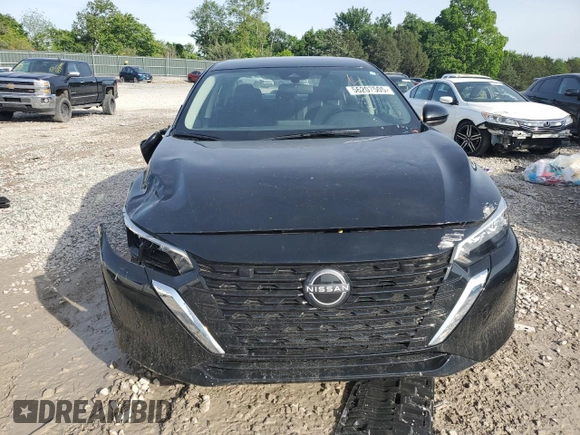 2025 Nissan Sentra S z VIN 3N1AB8BV1SY219311, wystawiony jako Copart lot #56207505 z przebiegiem 11 470 mil mil oraz Szkoda całkowita • Salvage title. Historia ofert i sprzedaży dostępna na DreamBid. Obrazek 5.