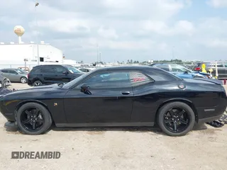 2016 Dodge Challenger R/T Scat Pack z VIN 2C3CDZFJ3GH334930, wystawiony jako IAAI lot #41872373 z przebiegiem 146 937 mil mil oraz . Historia ofert i sprzedaży dostępna na DreamBid. Obrazek 15.