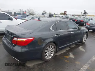 2010 Lexus LS 460 z VIN JTHCL5EF2A5007842, wystawiony jako IAAI lot #41762378 z przebiegiem 102 284 mil mil oraz . Historia ofert i sprzedaży dostępna na DreamBid. Obrazek 4.