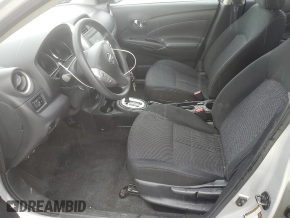 2019 Nissan Versa SV z VIN 3N1CN7AP2KL860901, wystawiony jako Copart lot #56665215 z przebiegiem 44 217 mil mil oraz Szkoda całkowita • Salvage title. Historia ofert i sprzedaży dostępna na DreamBid. Obrazek 7.