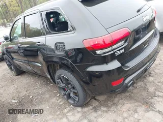 2017 Jeep Grand Cherokee SRT z VIN 1C4RJFDJ7HC683240, wystawiony jako IAAI lot #41919995 z przebiegiem 122 030 mil mil oraz . Historia ofert i sprzedaży dostępna na DreamBid. Obrazek 3.