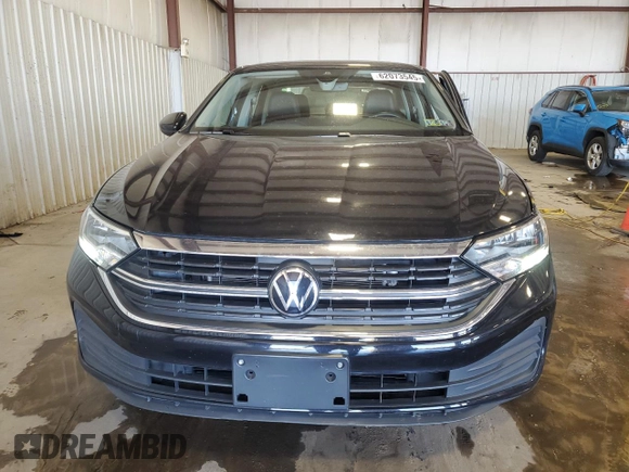 2024 Volkswagen Jetta SE with VIN 3VWEM7BU7RM047598, listed as a Copart auction lot 62073545 with 18,603 mi miles and Salvage title. Bid and sale history available at DreamBid. Image 5.