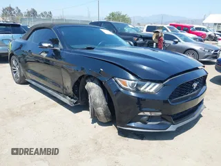 2017 Ford Mustang EcoBoost Premium z VIN 1FATP8UH8H5331324, wystawiony jako IAAI lot #42754503 z przebiegiem 84 209 mil mil oraz . Historia ofert i sprzedaży dostępna na DreamBid. Obrazek 1.
