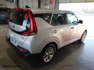 2020 Kia Soul LX with VIN KNDJ23AU1L7067025, listed as a IAAI auction lot 41793980 with 121,457 mi miles. Bid and sale history available at carsss.com. Image 4.