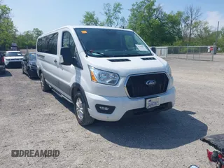 2021 Ford Transit Passenger XL z VIN 1FBAX2Y84MKA14973, wystawiony jako IAAI lot #42149017 z przebiegiem 105 171 mil mil oraz . Historia ofert i sprzedaży dostępna na DreamBid. Obrazek 1.