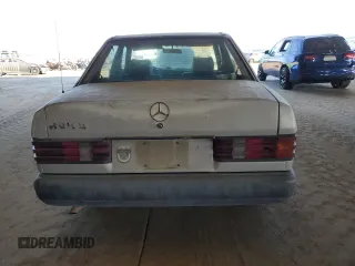 1985 Mercedes-Benz 190 z VIN WDBDB22C8FF039826, wystawiony jako Copart lot #47875265 z przebiegiem 159 296 mil mil oraz Szkody całkowita. Historia ofert i sprzedaży dostępna na DreamBid. Obrazek 6.