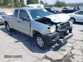 2015 Toyota Tacoma z VIN 5TFTX4CNXFX060276, wystawiony jako IAAI lot #42455130 z przebiegiem 141 094 mil mil oraz . Historia ofert i sprzedaży dostępna na DreamBid. Obrazek 1.