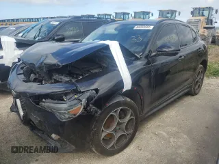 2018 Alfa Romeo Stelvio Sport z VIN ZASFAKPN8J7B79599, wystawiony jako Copart lot #57396135 z przebiegiem 73 873 mil mil oraz Nie do naprawy. Historia ofert i sprzedaży dostępna na DreamBid. Obrazek 1.
