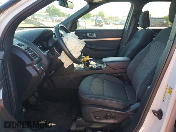 2019 Ford Explorer XLT z VIN 1FM5K8D84KGA75045, wystawiony jako Copart lot #55790495 z przebiegiem Nie podano mil oraz Szkoda całkowita • Salvage title. Historia ofert i sprzedaży dostępna na DreamBid. Obrazek 7.