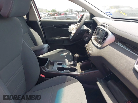 2017 Kia Sorento LX z VIN 5XYPG4A54HG215334, wystawiony jako IAAI lot #42279701 z przebiegiem 144 396 mil mil oraz . Historia ofert i sprzedaży dostępna na DreamBid. Obrazek 5.