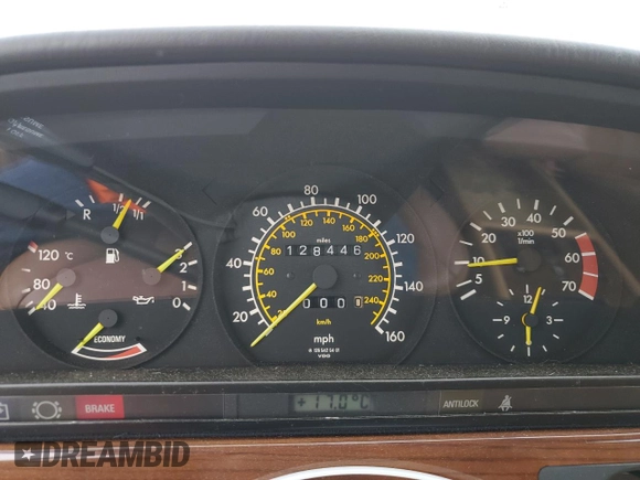 1985 Mercedes-Benz 380 z VIN WDBCA32CXFA177708, wystawiony jako Copart lot #57909505 z przebiegiem 128 446 mil mil oraz Tytuł czysty. Historia ofert i sprzedaży dostępna na DreamBid. Obrazek 9.
