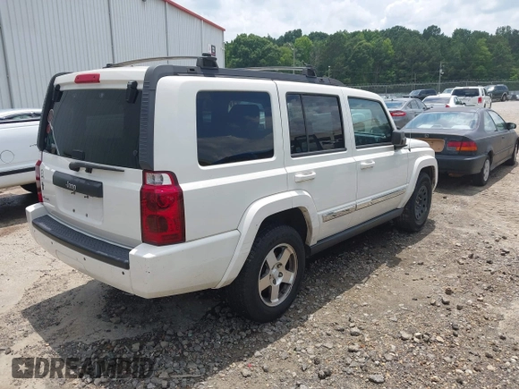 2010 Jeep Commander Sport z VIN 1J4RG4GK7AC127808, wystawiony jako IAAI lot #42479312 z przebiegiem 161 385 mil mil oraz . Historia ofert i sprzedaży dostępna na DreamBid. Obrazek 4.