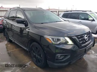 2018 Nissan Pathfinder S z VIN 5N1DR2MN7JC637892, wystawiony jako IAAI lot #42310373 z przebiegiem 97 550 mil mil oraz . Historia ofert i sprzedaży dostępna na DreamBid. Obrazek 1.