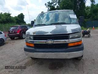2011 Chevrolet Express Passenger 1LT z VIN 1GAZG1FG7B1171122, wystawiony jako IAAI lot #42781322 z przebiegiem 262 838 mil mil oraz . Historia ofert i sprzedaży dostępna na DreamBid. Obrazek 12.
