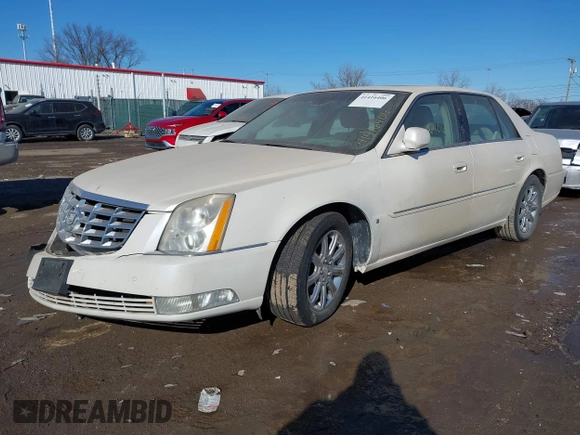 2008 Cadillac DTS 1SD z VIN 1G6KD57YX8U146211, wystawiony jako IAAI lot #41416406 z przebiegiem 141 362 mil mil oraz . Historia ofert i sprzedaży dostępna na DreamBid. Obrazek 17.