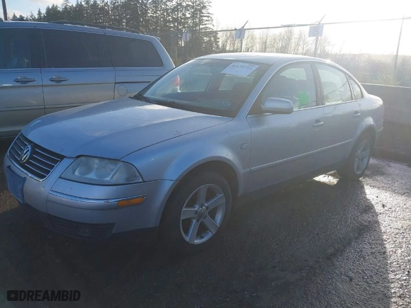 2004 Volkswagen Passat Sedan GLX with VIN WVWRH63B34P057015, listed as a IAAI auction lot 41659722 with 114,225 mi miles. Bid and sale history available at carsss.com. Image 2.