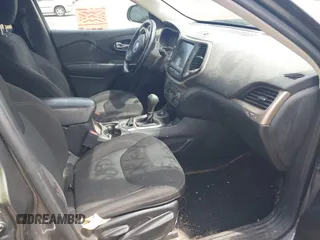 2017 Jeep Cherokee Latitude with VIN 1C4PJMCB0HW502208, listed as a IAAI auction lot 42204596 with 131,299 mi miles and . Bid and sale history available at DreamBid. Image 5.