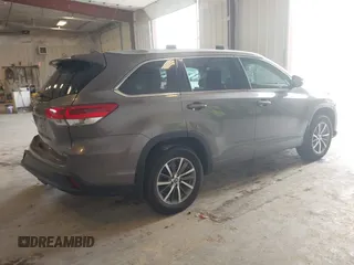 2018 Toyota Highlander SE с VIN 5TDJZRFHXJS904447, выставлен на аукционе IAAI как лот 42461685 с пробегом 89 056 миль миль и . История ставок и продаж доступна на DreamBid. Изображение 4.